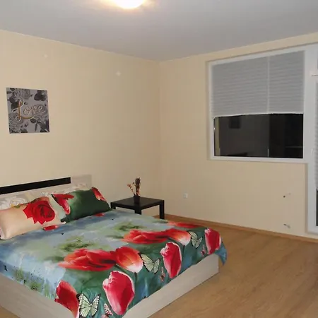 Sunflowers Airport Apartamento